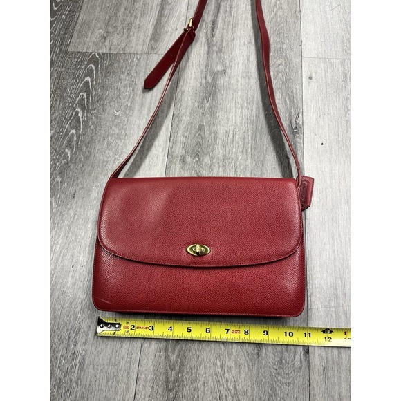 Vinntage COACH 4403 Turnlock Shoulder Bag Red Leather City Bag Made In Italy - Picture 10 of 12